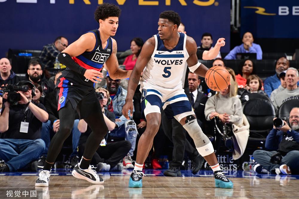 球运动员与 球运动员与